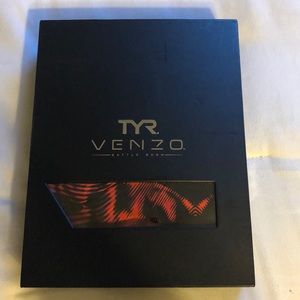 TYR VENZO